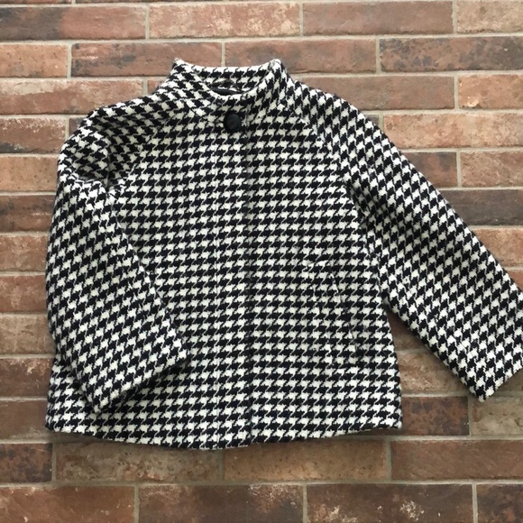 Banana Republic Wool blk and Wht houndstooth coat - Picture 1 of 8